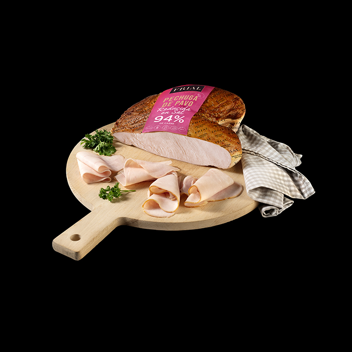 PECHUGA-PAVO-REDUCIDA-EN-SAL-FRIAL-NEGRO